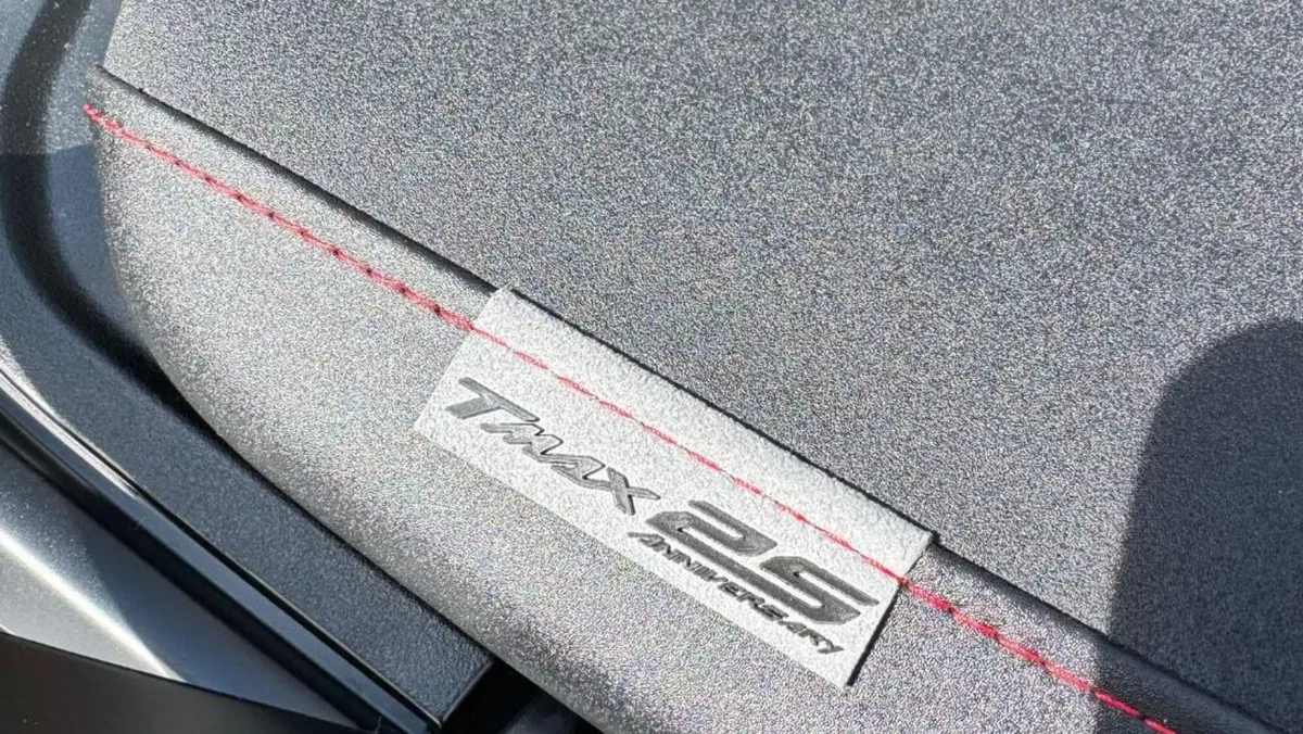 Yamaha T-Max 560 25th Anniversary (2026)  (3)