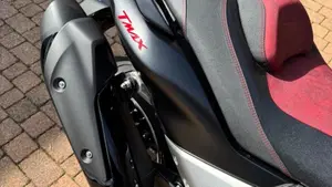Yamaha T-Max 560 25th Anniversary (2026)  (4)