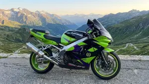 Kawasaki Ninja 900 ZX-9R (1998 - 01) 