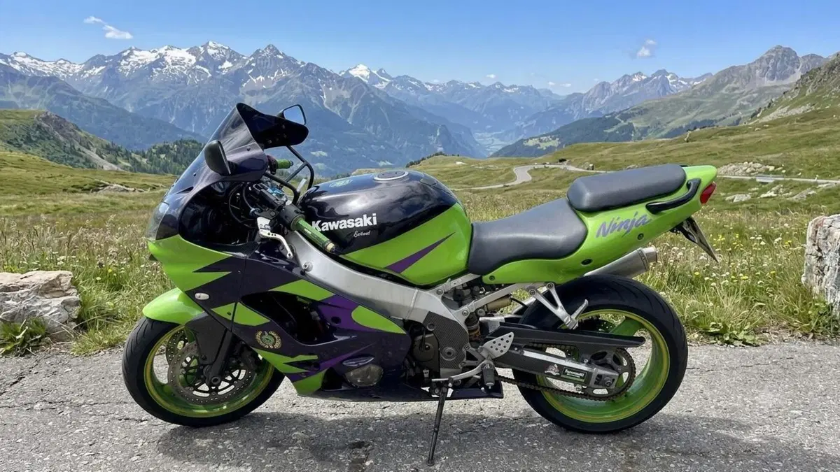 Kawasaki Ninja 900 ZX-9R (1998 - 01)  (2)