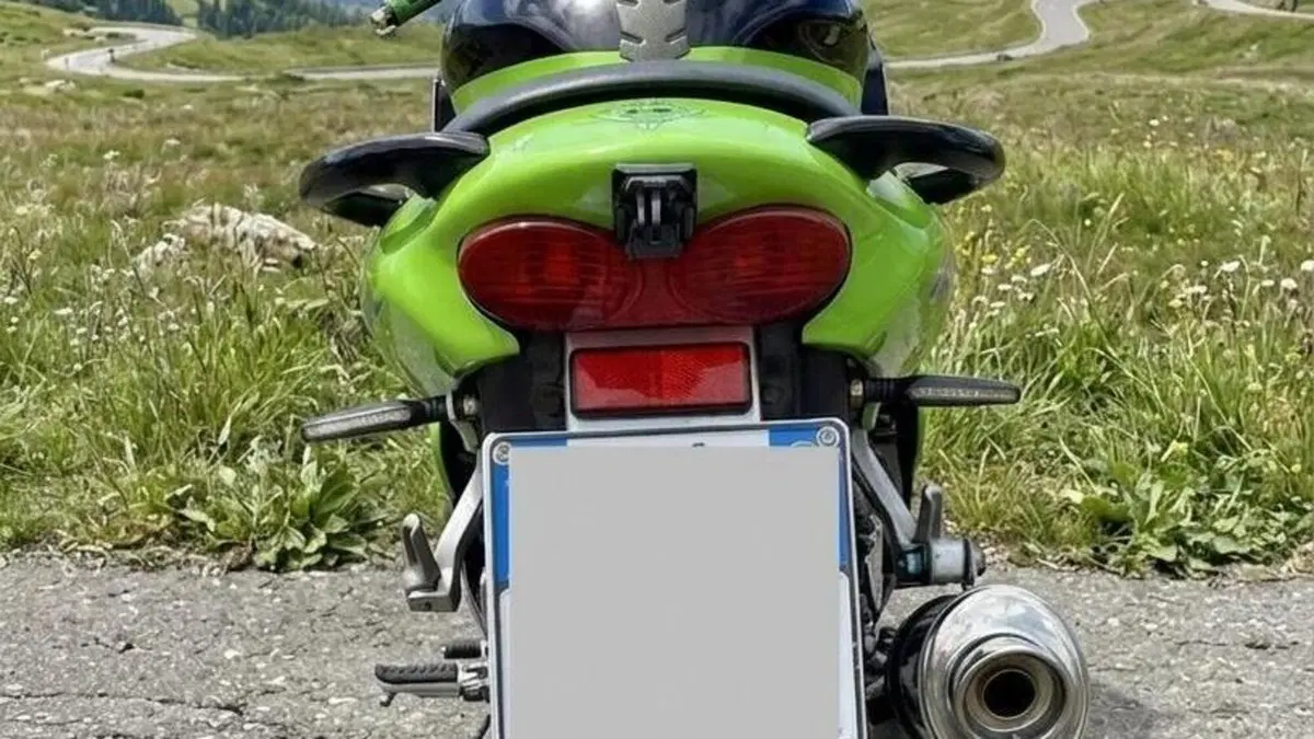 Kawasaki Ninja 900 ZX-9R (1998 - 01)  (3)