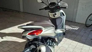 Piaggio Beverly 300 ABS-ASR (2021 - 25)  (2)