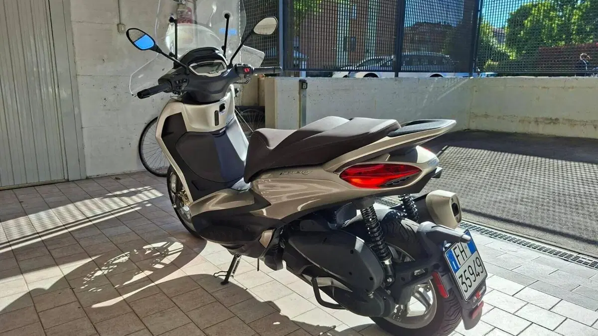 Piaggio Beverly 300 ABS-ASR (2021 - 25)  (4)