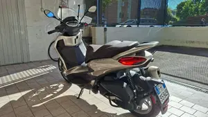 Piaggio Beverly 300 ABS-ASR (2021 - 25)  (4)