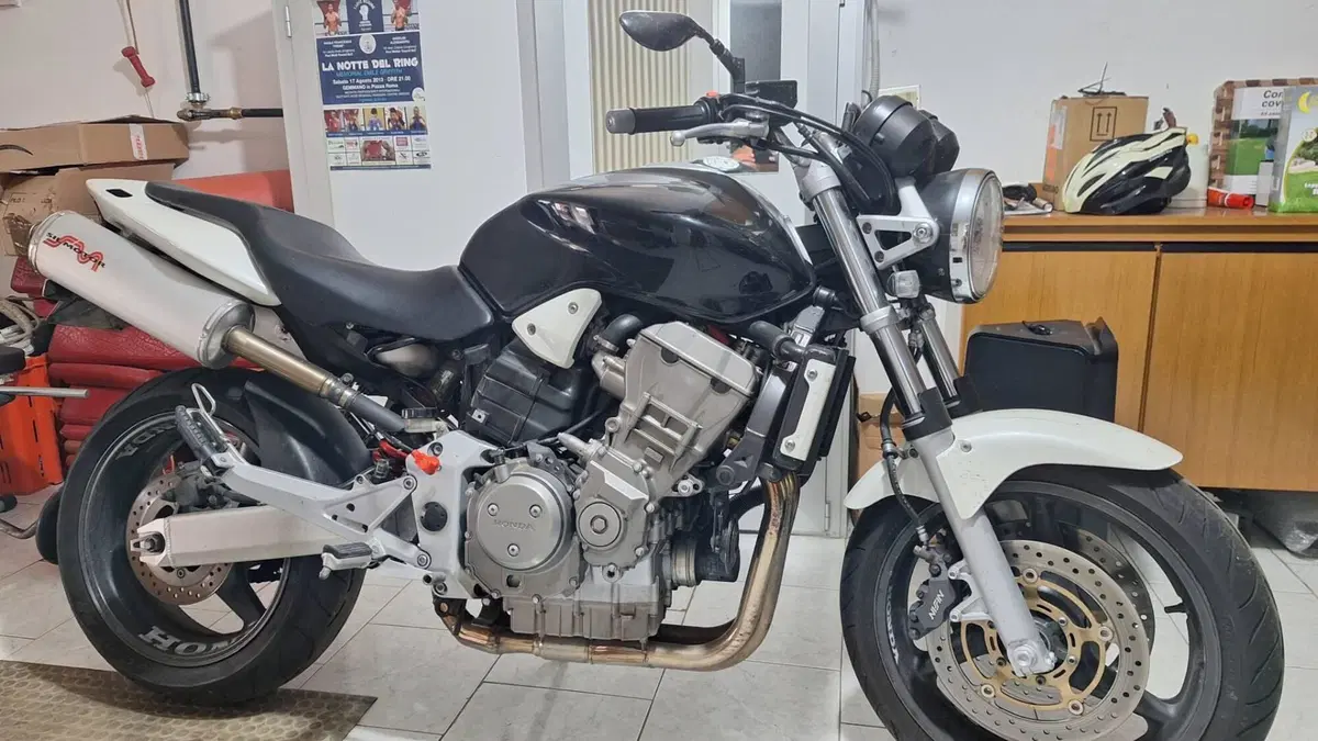 Honda Hornet 900  (2)