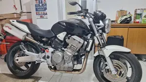 Honda Hornet 900  (2)