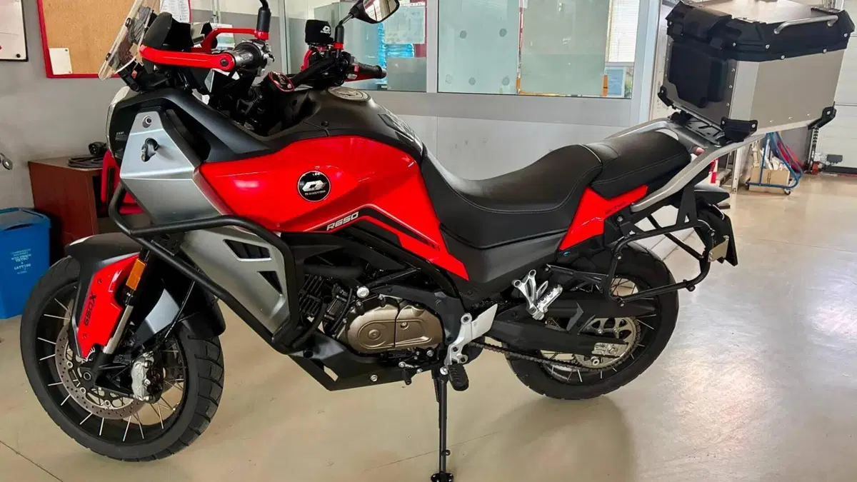 QJ Motor SVT 650 X (2025 - 26) 