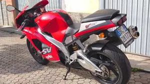 Aprilia RSV 1000 (2000 - 01)  (2)