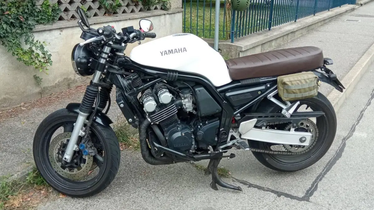Yamaha FZS 600 Fazer (2002 - 03)  (5)