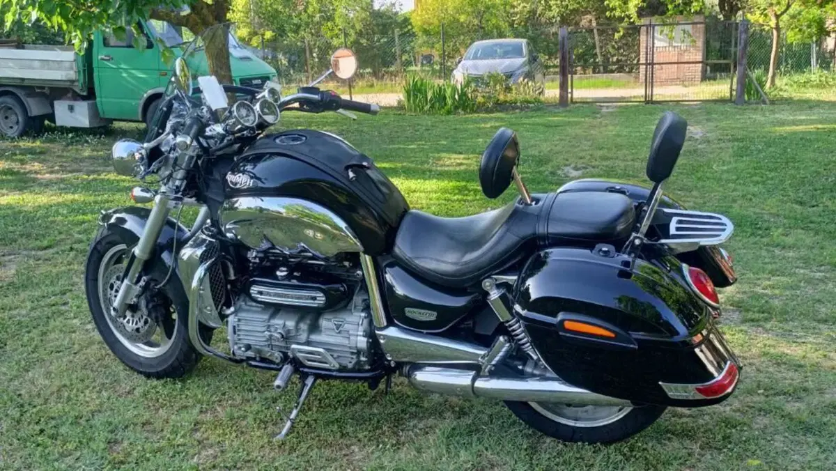 Triumph Rocket 3 (2004 - 11)  (2)