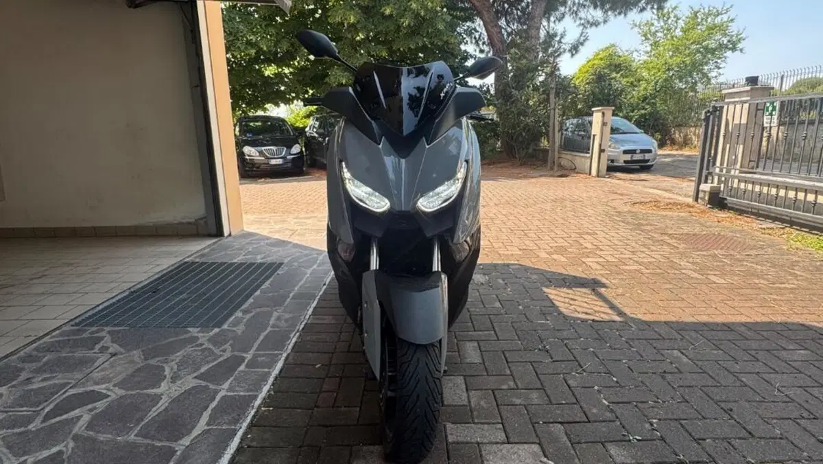 Yamaha X-Max 400 Tech Max (2020)  (2)