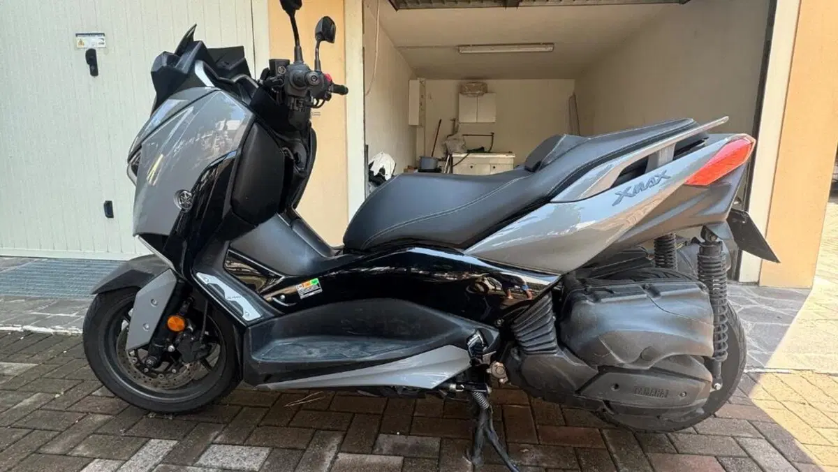 Yamaha X-Max 400 Tech Max (2020)  (3)