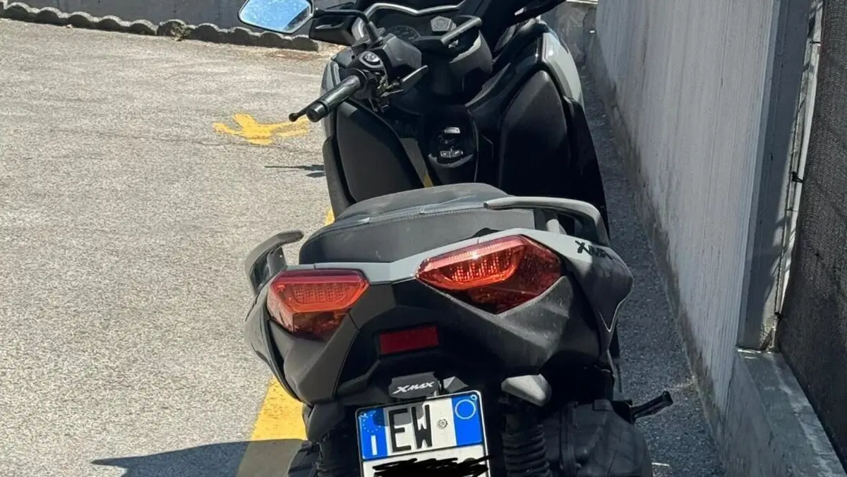 Yamaha X-Max 400 Tech Max (2020)  (10)