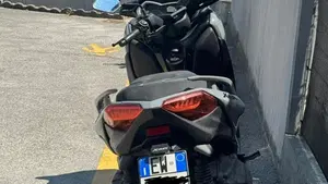 Yamaha X-Max 400 Tech Max (2020)  (10)