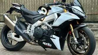 Aprilia Tuono V4 Factory (2021 - 24) usata