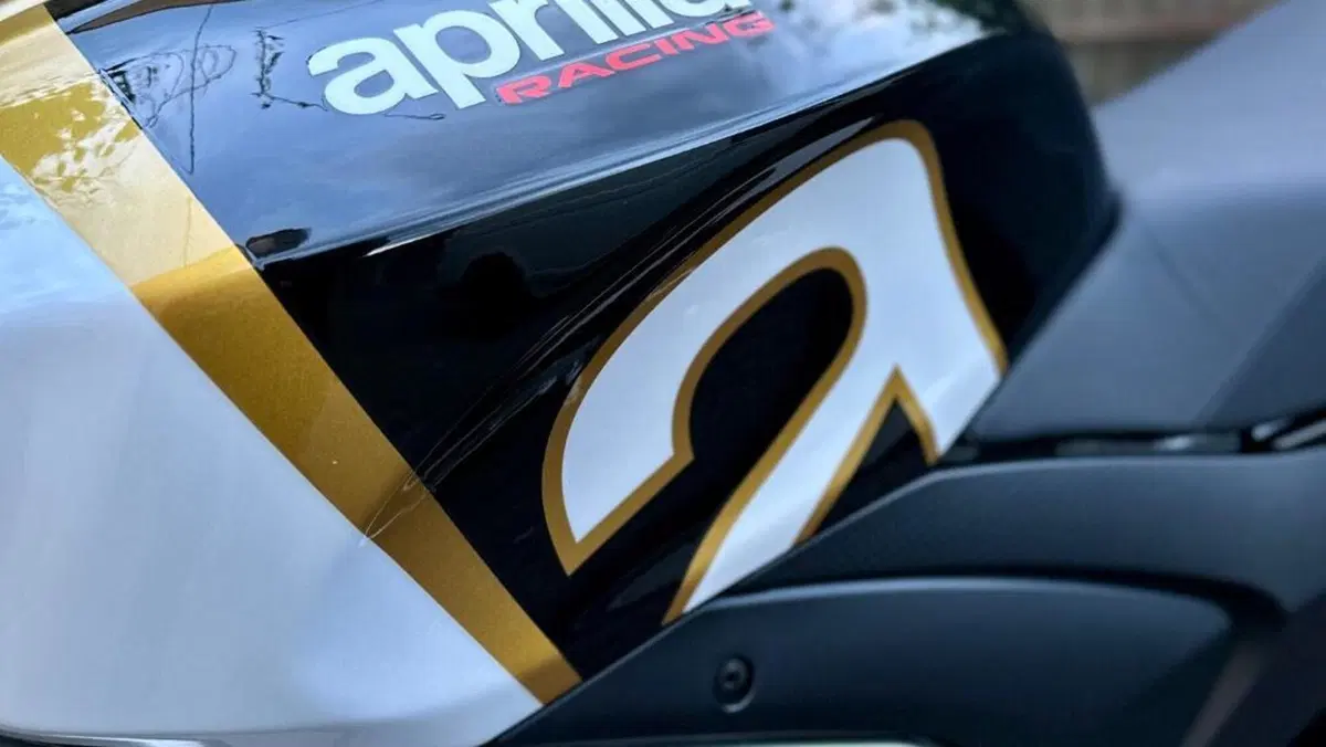 Aprilia Tuono V4 Factory (2021 - 24)  (2)