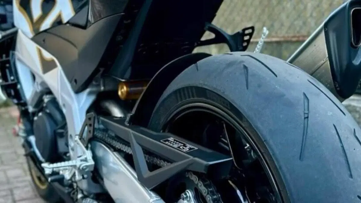 Aprilia Tuono V4 Factory (2021 - 24)  (3)