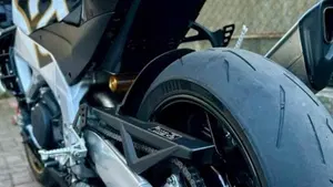 Aprilia Tuono V4 Factory (2021 - 24)  (3)