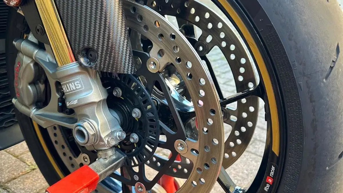 Aprilia Tuono V4 Factory (2021 - 24)  (4)