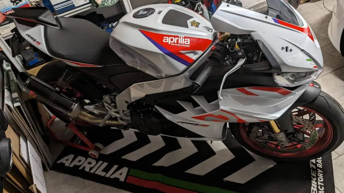 Aprilia RSV4 1100 Factory Speed White (2023 - 24)  (2)