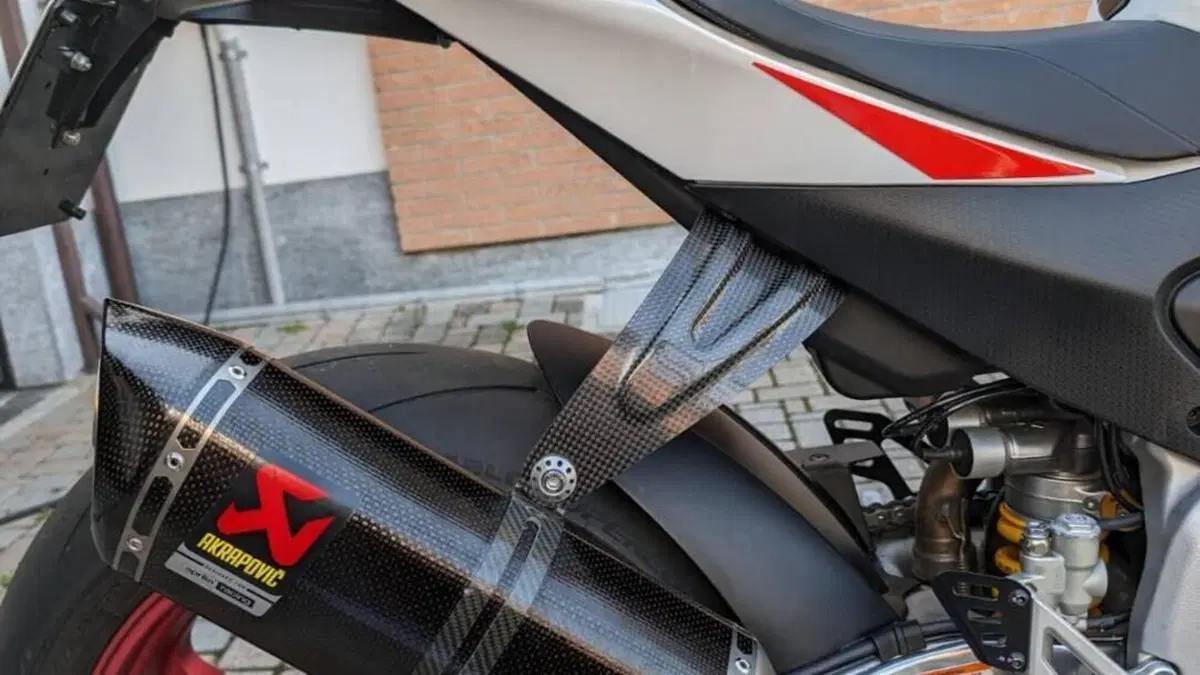 Aprilia RSV4 1100 Factory Speed White (2023 - 24)  (3)