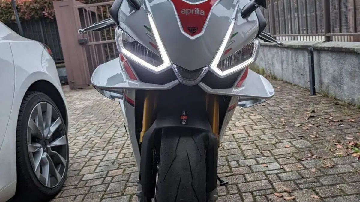 Aprilia RSV4 1100 Factory Speed White (2023 - 24)  (5)