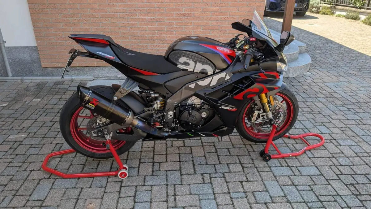 Aprilia RSV4 1100 Factory Speed White (2023 - 24)  (9)