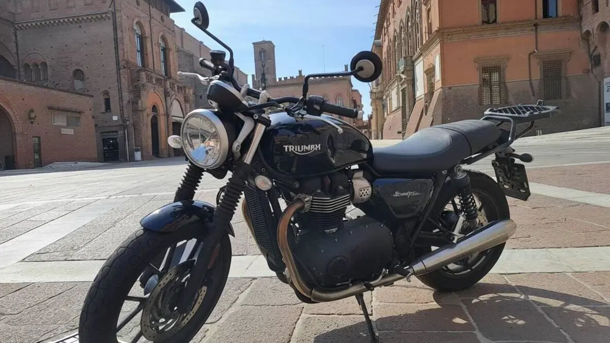 Triumph Street Twin 900 (2017 - 18)  (2)