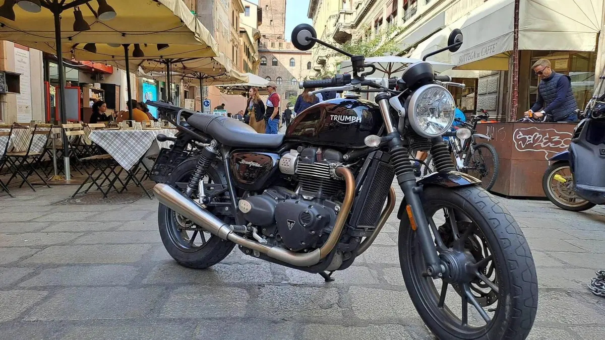 Triumph Street Twin 900 (2017 - 18)  (3)