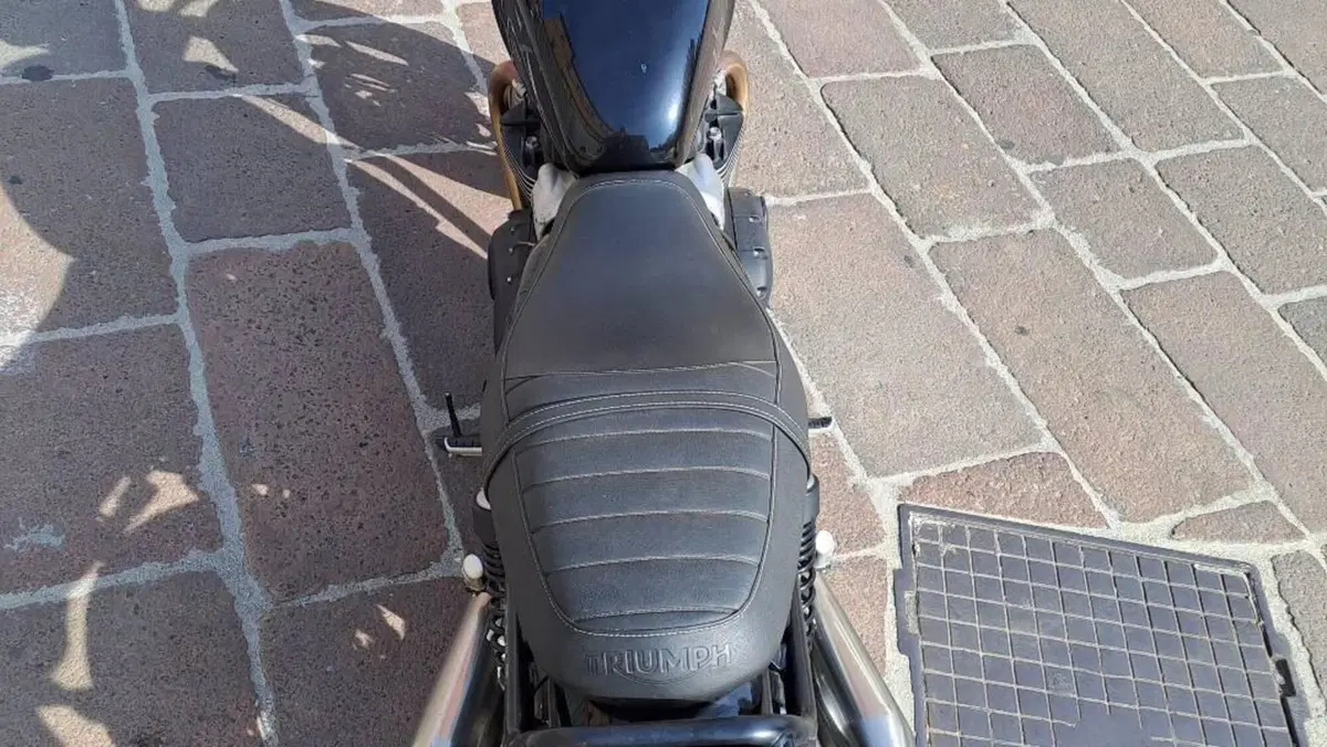 Triumph Street Twin 900 (2017 - 18)  (4)