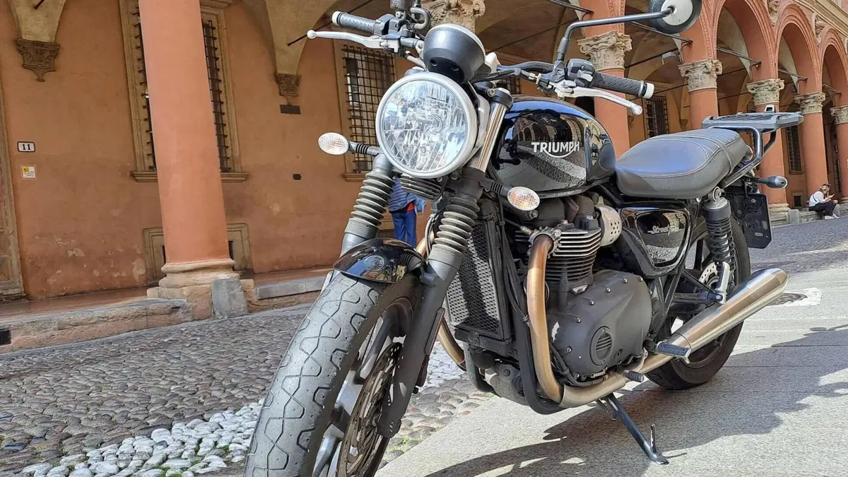 Triumph Street Twin 900 (2017 - 18)  (7)
