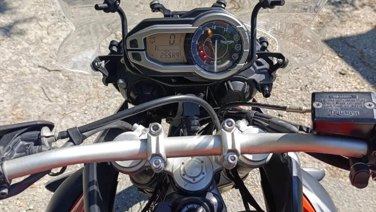 Triumph Tiger 800 XC ABS (2010 - 14)  (4)