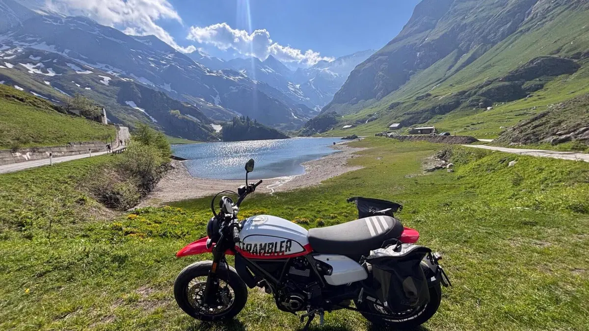 Ducati Scrambler 800 Urban Motard (2022) 