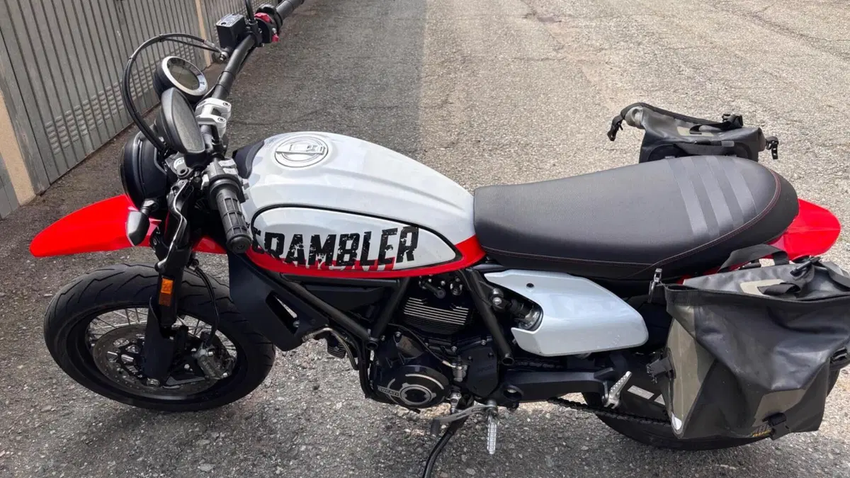 Ducati Scrambler 800 Urban Motard (2022)  (7)