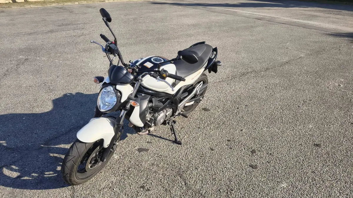 Suzuki Gladius 650 SFV (2009 - 15)  (2)