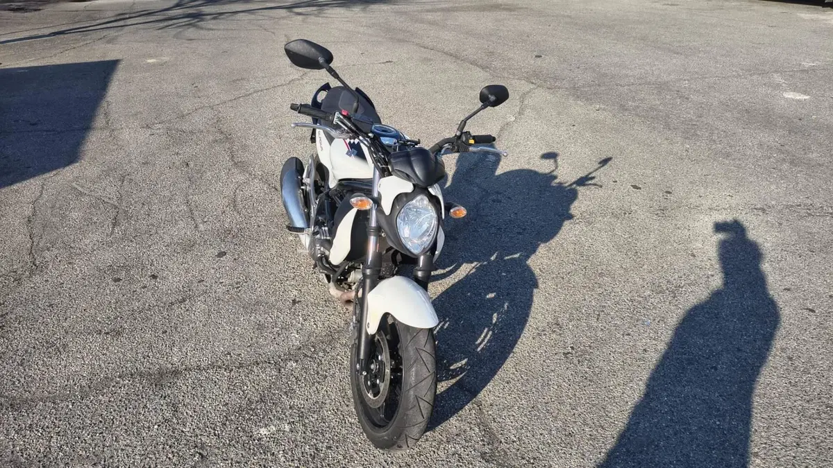 Suzuki Gladius 650 SFV (2009 - 15)  (4)