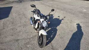 Suzuki Gladius 650 SFV (2009 - 15)  (4)