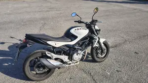 Suzuki Gladius 650 SFV (2009 - 15)  (5)