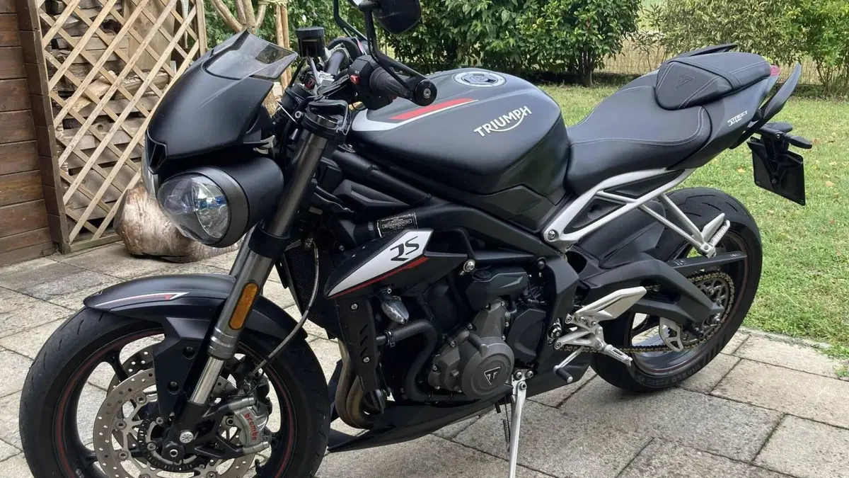Triumph Street Triple RS (2017 - 19)  (2)