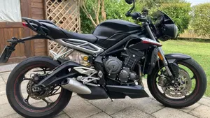 Triumph Street Triple RS (2017 - 19)  (4)
