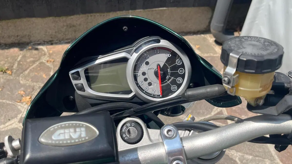 Triumph Street Triple R (2009 - 12)  (8)