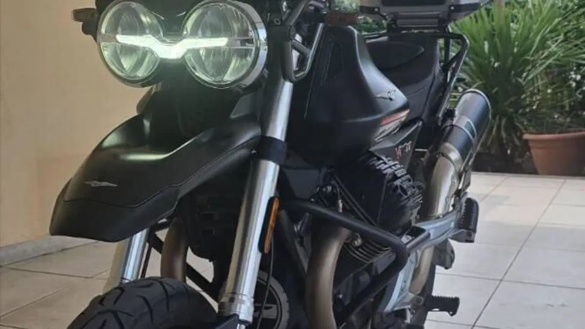 Moto Guzzi V85 TT (2021 - 23)  (2)