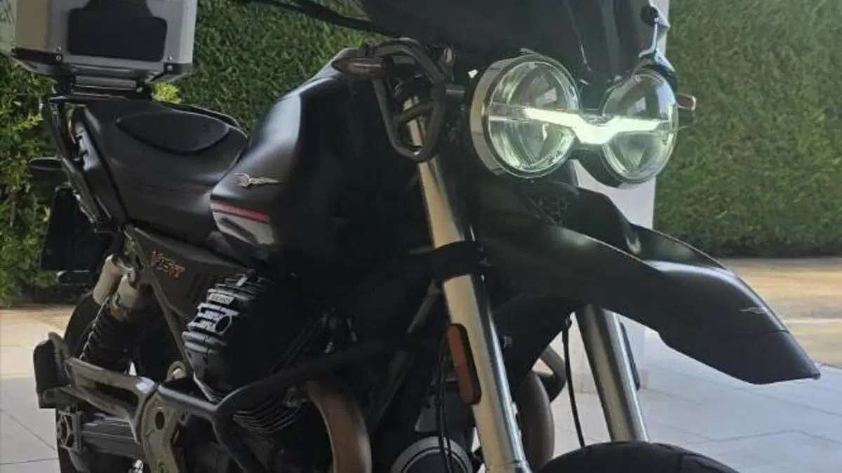 Moto Guzzi V85 TT (2021 - 23)  (3)