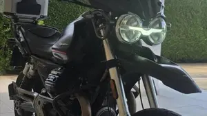 Moto Guzzi V85 TT (2021 - 23)  (3)