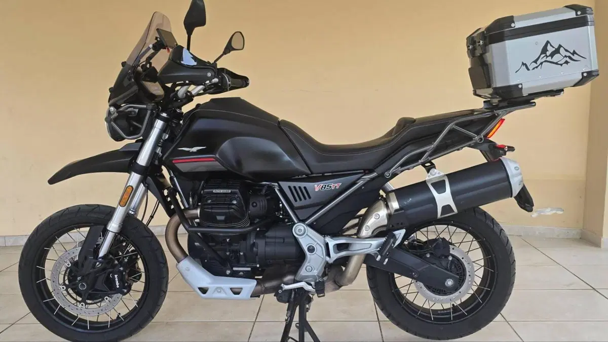 Moto Guzzi V85 TT (2021 - 23)  (4)