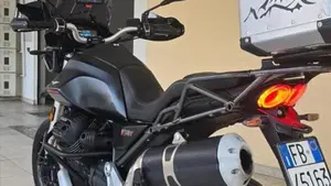 Moto Guzzi V85 TT (2021 - 23)  (5)