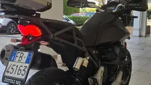 Moto Guzzi V85 TT (2021 - 23)  (6)
