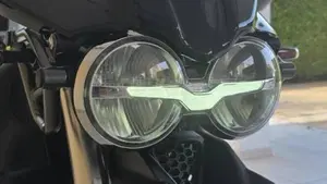 Moto Guzzi V85 TT (2021 - 23)  (9)