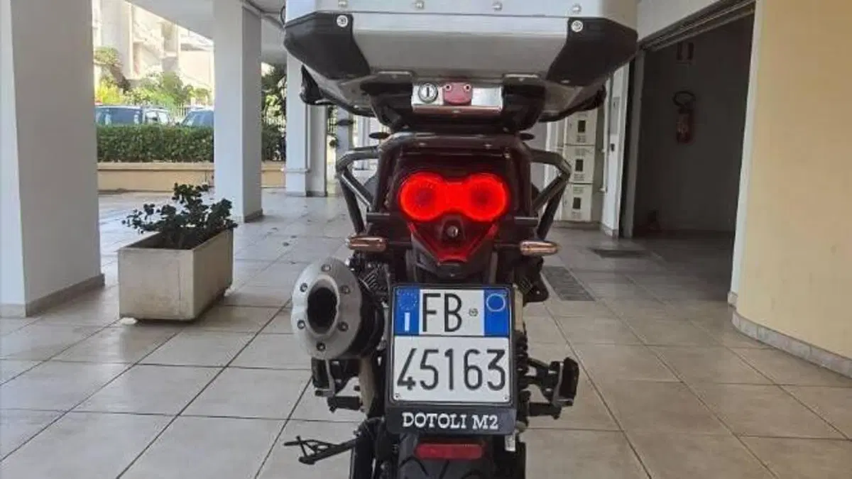 Moto Guzzi V85 TT (2021 - 23)  (12)