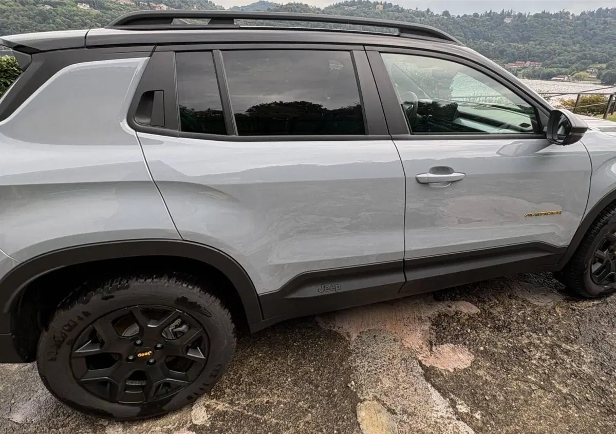 Jeep Avenger 1.2 turbo e-hybrid mhev The North Face 4xe 145cv edct6 (3)